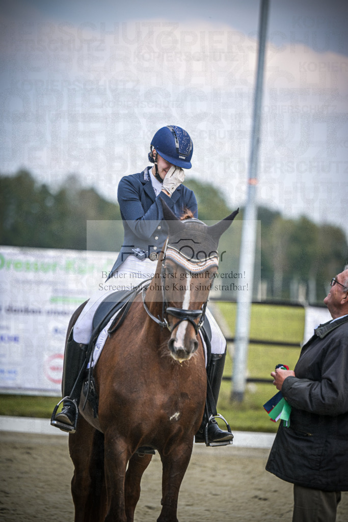 DOS_B775 | Entdecke hochwertige Reitturnierfotos von Foto Oger. Professionell, emotional und authentisch – jetzt Lieblingsmomente im Shop bestellen.Deutschlandweite Turnierfotografie. - Realisiert mit Pictrs.com