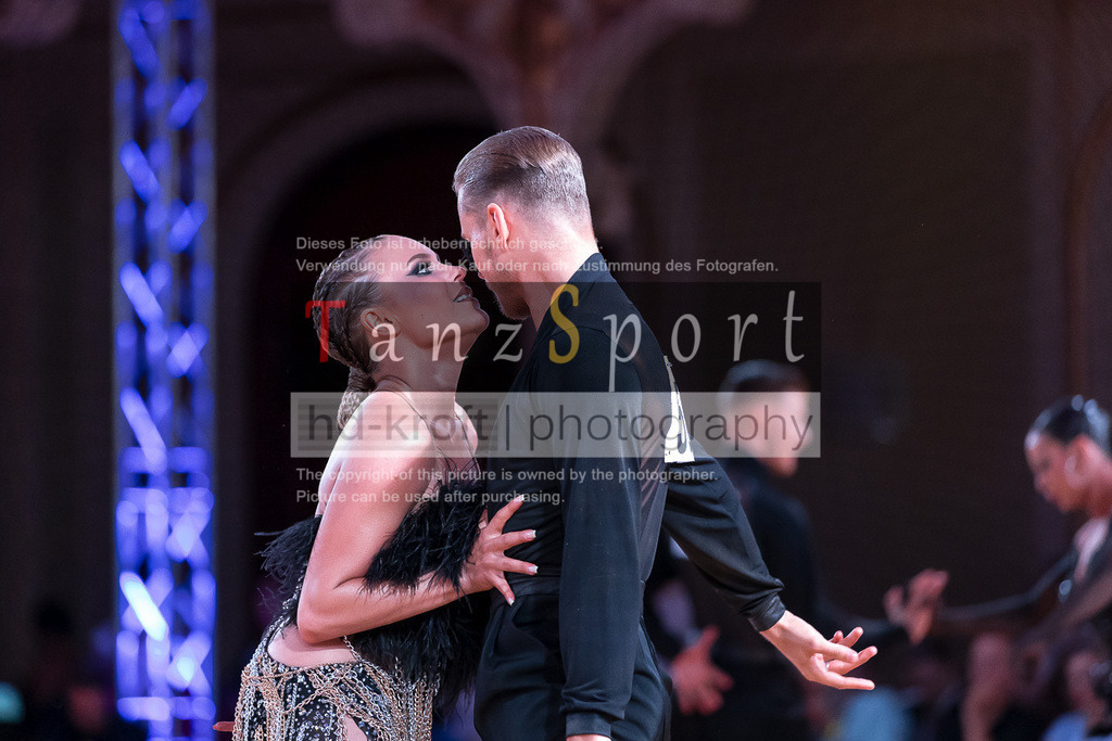 20240706_WDSF_WO_Latin_11418 | Tanzsportbilder, Standardtanz, Lateintanz, WDSF, DTV, LTVB, dancecomp, goc, hessen tanzt, blaues band der spree, walzer, tango, wiener walzer, slowfox, quickstepp, samba, rumba, cha-cha-cha, paso doble. jive, hd-kroft photography, turniertanzsport