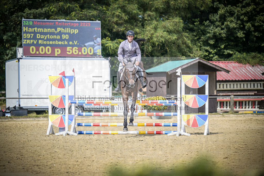 DOS_6424 | Entdecke hochwertige Reitturnierfotos von Foto Oger. Professionell, emotional und authentisch – jetzt Lieblingsmomente im Shop bestellen.Deutschlandweite Turnierfotografie. - Realisiert mit Pictrs.com