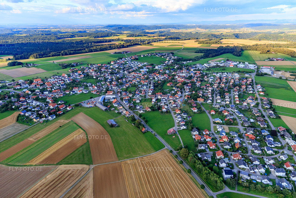 Luftbild: Ortsansicht von Westen in Bösingen im Bundesland Baden-Württemberg in Deutschland. Foto: IMG_128688.jpg vom 27.08.2021 durch Werner Riehm/FLY-FOTO.de