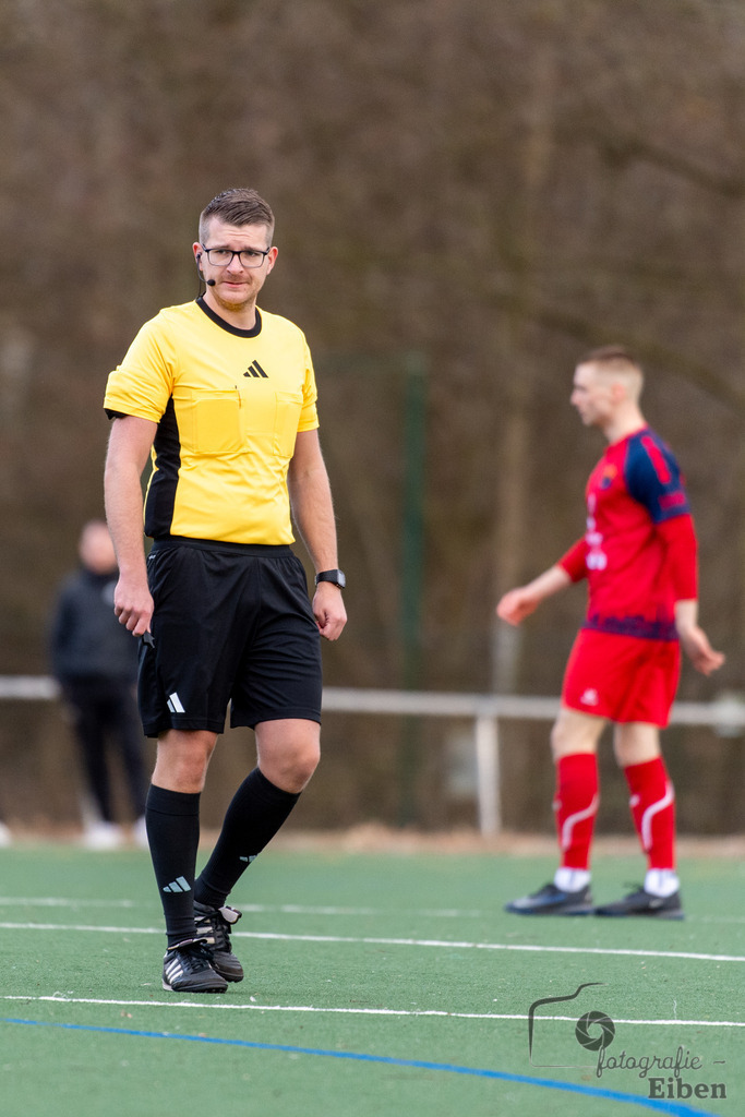 GVO Oldenburg-VFL Germania Leer | Herren Bezirks-Testspiel; GVO Oldenburg (rot)-VFL Germania Leer (blau) am 02.03.2025 in Oldenburger (Sportpark Osternburg); Photo: Philip Eiben 2025 - Realisiert mit Pictrs.com