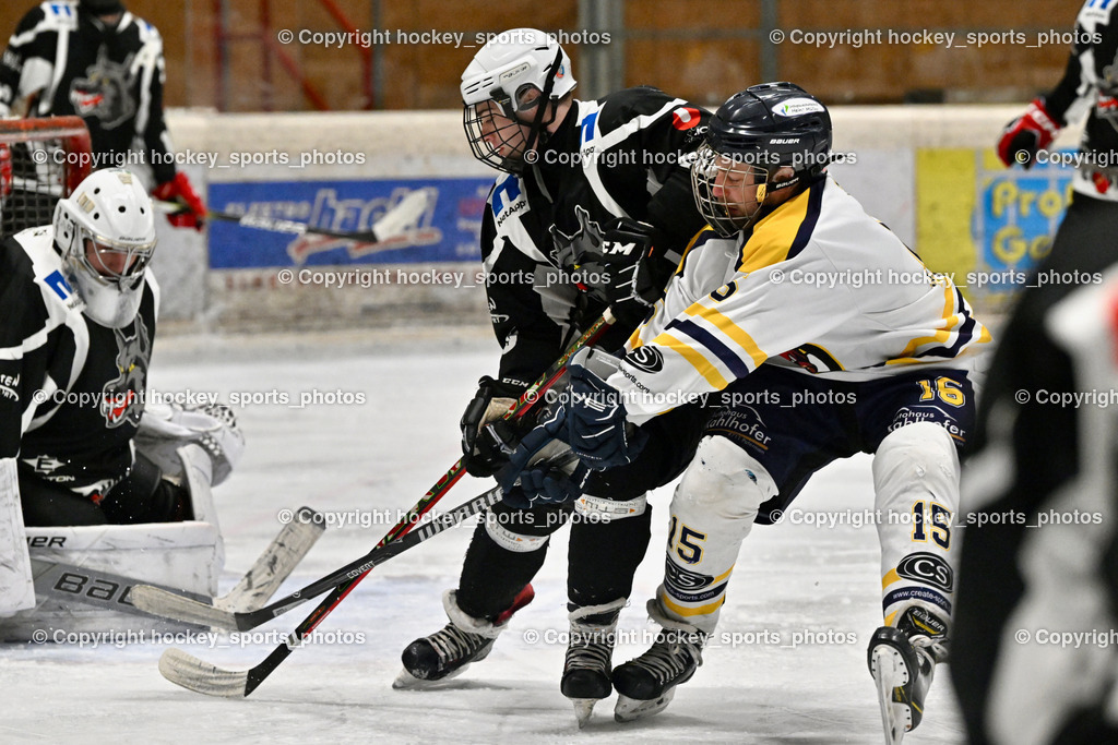 EC Tigers Paternion vs. Tarco Wölfe II | #25 Slamanig Paul Tarco Wölfe II, #15 Rauter Johann EC Tigers Paternion, EC Tigers Paternion vs. Tarco Wölfe II, EC Tigers Paternion vs. Tarco Wölfe II am 19.12.2024 in Spittal an der Drau (Eissportzentrum Spittal), Austria, (Photo by Bernd Stefan)