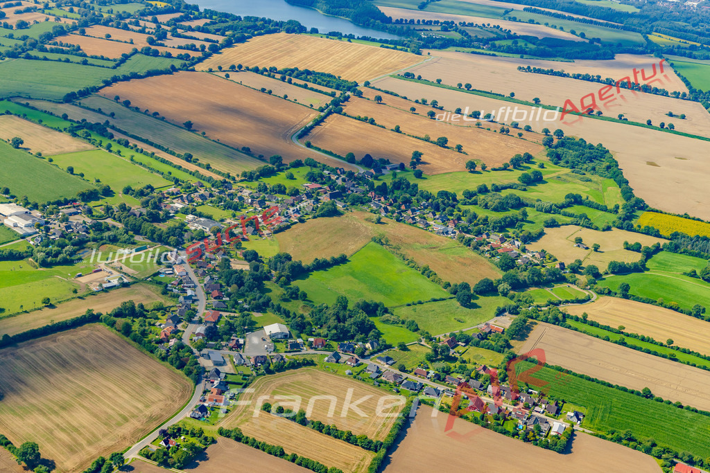 aktuell-luftbild-dorfstrasse-kaluebbe-digitales-luftbild-mit-lizenz-2280-jahr-2025 | Schrägluftbild  Dorfstraße  Kalübbe - Das Luftbild wurde 2025 vom UL-Flugzeug heraus erstellt (ohne Drohne- keine Drohnenaufnahme ) - Hochauflösende Luftaufnahme -Nicht vergleichbar mit Google Maps oder Satelittenbilder- Die Geschenkidee !Mit Lizenz und Bildrechte bestellbar