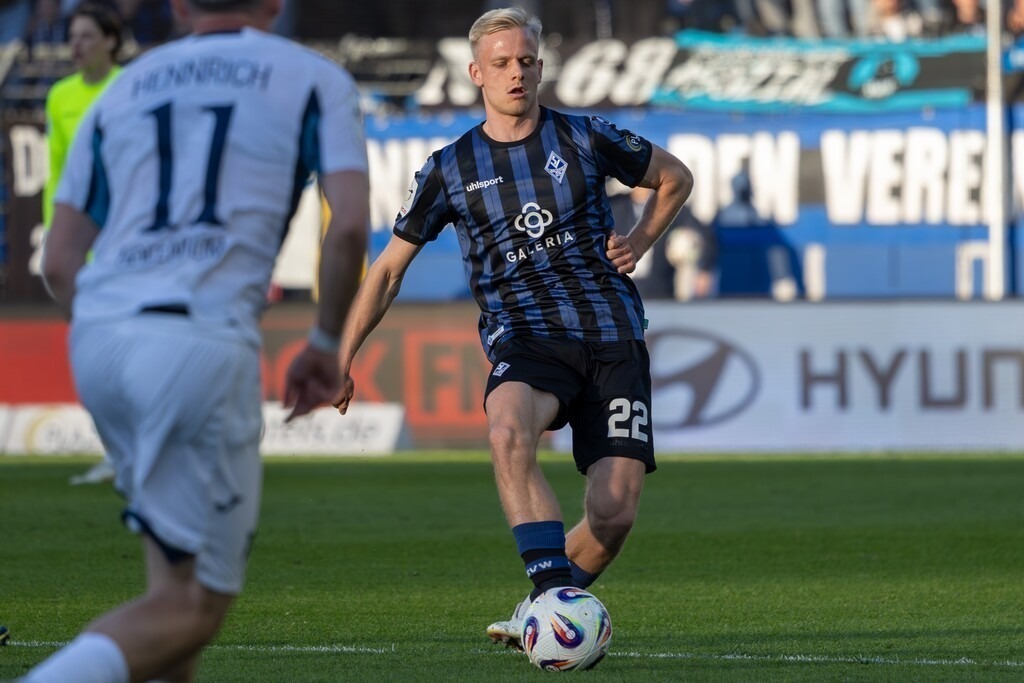 Fußball 3. Liga, Saison 2025/26, 32. Spieltag: Waldhof Mannheim gegen TSG Hoffenheim II | Fußball 3. Liga, Saison 2025/26, 32. Spieltag: Waldhof Mannheim gegen TSG Hoffenheim II***Am Ball: Janne Sietan (22, Mannheim) - Realisiert mit Pictrs.com