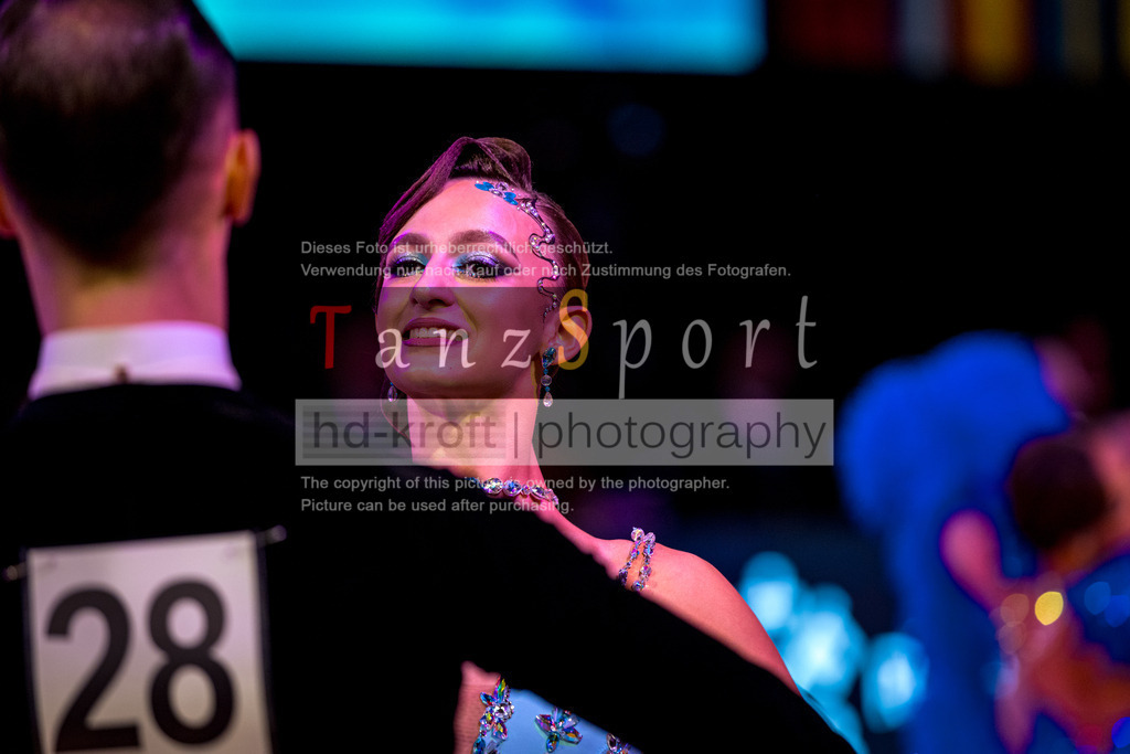 20251212_WDSF_World_Ch_Cup_RS-Std_0768-2 | Tanzsportbilder, Standardtanz, Lateintanz, WDSF, DTV, LTVB, dancecomp, goc, hessen tanzt, blaues band der spree, walzer, tango, wiener walzer, slowfox, quickstepp, samba, rumba, cha-cha-cha, paso doble. jive, hd-kroft photography, turniertanzsport