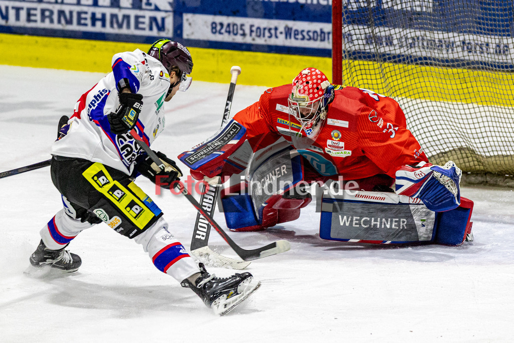 EC Peiting vs Deggendorfer SC | Eishockey Oberliga Süd 2023/2024, EC Peiting vs Deggendorfer SC, 20231119,
Torchance Petr STLOUKAL (DSC 79),
2023-11-19 in Peiting (Eisstadion)
79 Petr STLOUKAL (DSC 79), 32 Andreas MAGG (ECP Goali 32)
Copyright: WolfgangxLindner foto-lindner.de