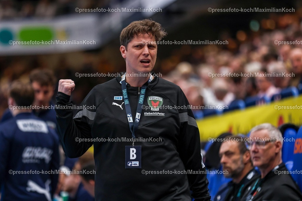 xkwix12042602018 | 2026.04.12, xkwix, Handball, HBL, TBV Lemgo Lippe -  Füchse Berlin, PHOENIX CONTACT arena, 28.Spieltag, Saison 2025 / 2026: Nicolej Krickau (Füchse Berlin Cheftrainer) gestikuliert am Spielfeldrand DFB regulations prohibit any use of photographs as image sequences and or quasi-video. Photo: xKamilxWilkowskixPressefotoKochx