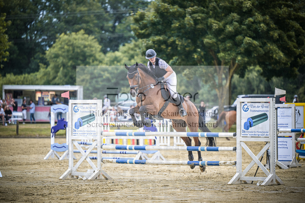 DOS_6156 | Entdecke hochwertige Reitturnierfotos von Foto Oger. Professionell, emotional und authentisch – jetzt Lieblingsmomente im Shop bestellen.Deutschlandweite Turnierfotografie. - Realisiert mit Pictrs.com