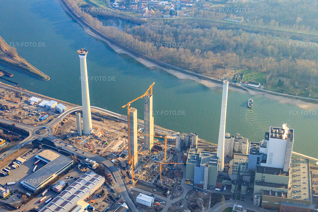 Luftbild: Baustelle zum Neubau der Kraftwerksanlagen und Abgas- Türme des Heizkraftwerkes GKM Block 6 im Ortsteil Neckarau in Mannheim im Bundesland Baden-Württemberg in Deutschland. Foto: IMG_25257.jpg vom 23.03.2010 durch Werner Riehm/FLY-FOTO.de