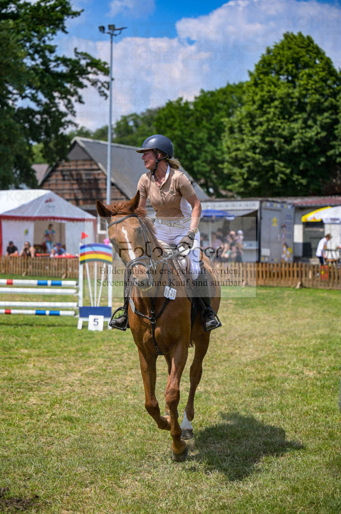 Reitturnier Voxtrup | Entdecke hochwertige Reitturnierfotos von Foto Oger. Professionell, emotional und authentisch – jetzt Lieblingsmomente im Shop bestellen.Deutschlandweite Turnierfotografie. - Realisiert mit Pictrs.com