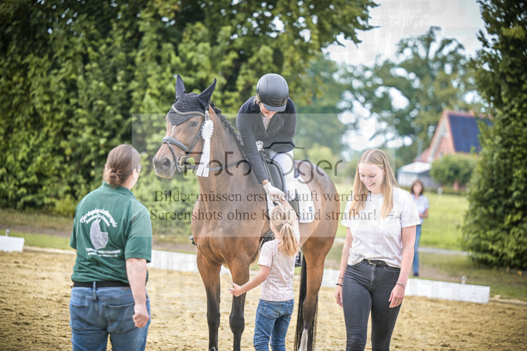 DOS_7516 | Entdecke hochwertige Reitturnierfotos von Foto Oger. Professionell, emotional und authentisch – jetzt Lieblingsmomente im Shop bestellen.Deutschlandweite Turnierfotografie. - Realisiert mit Pictrs.com