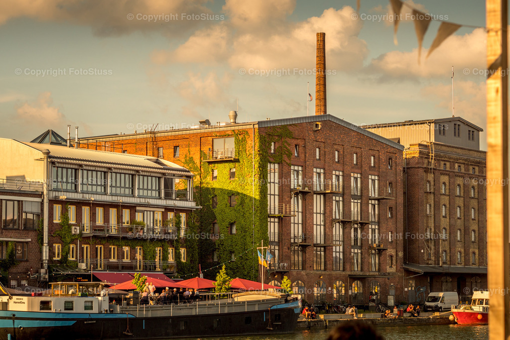 Hafenpromenade Münster | Blick auf die Hafenpromenade im Hafen von Münster. Ein tolles, lebendiges Viertel im Herzen von Münster. - Realisiert mit Pictrs.com