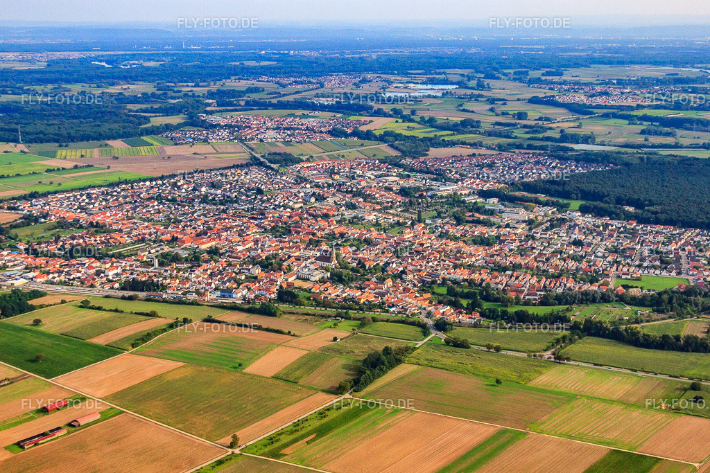 Stadtansicht aus Nordwesten | Luftbild: Stadtansicht aus Nordwesten in Rülzheim im Bundesland Rheinland-Pfalz in Deutschland. Foto: IMG_59784.jpg vom 21.09.2013 durch Werner Riehm/FLY-FOTO.de - Realisiert mit Pictrs.com