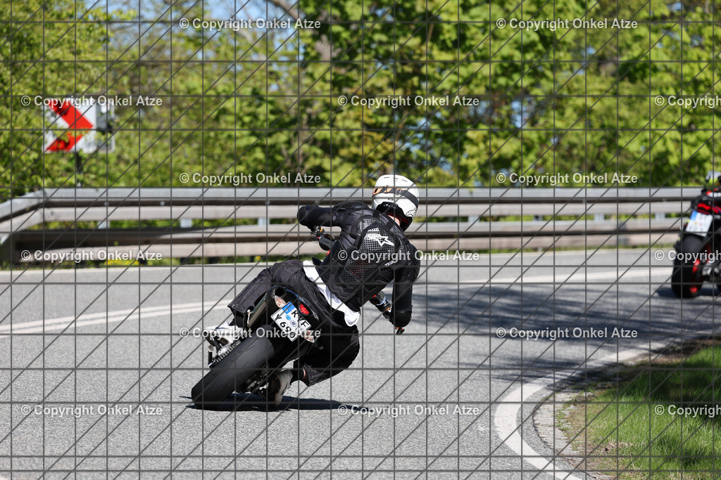 IMG_9239 | Fotograf am Kyffhäuser. Onkel Atze. Kyffhäuser Rennstrecke. Café36. Motorsportfotografie. - Realisiert mit Pictrs.com
