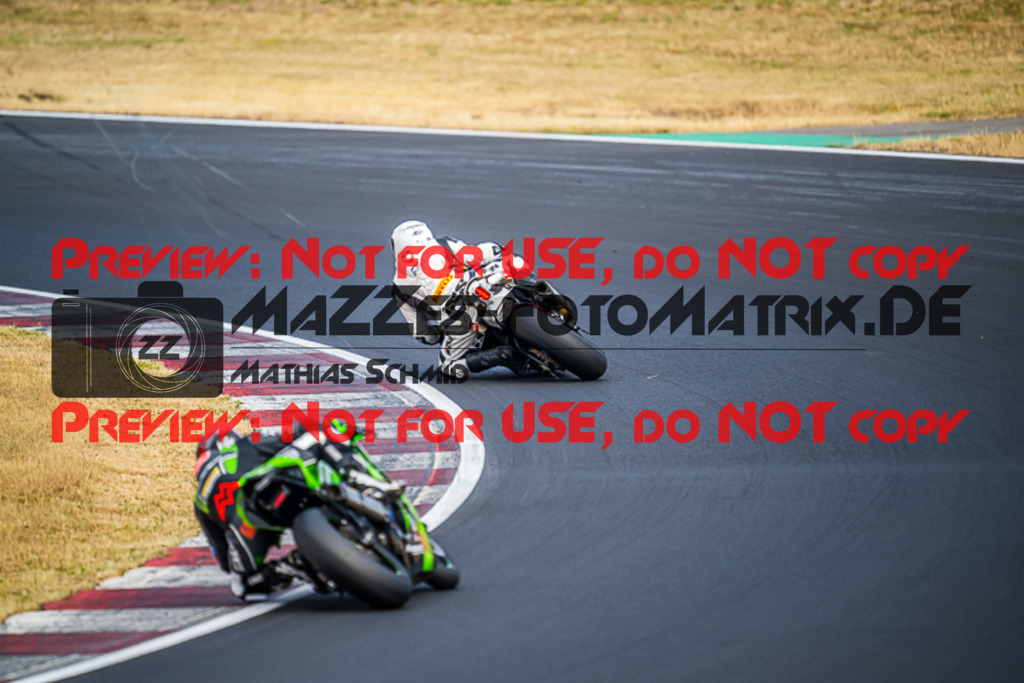 MaZZes_FotoMatrix_220625_2191 | PROSUPERSTOCK