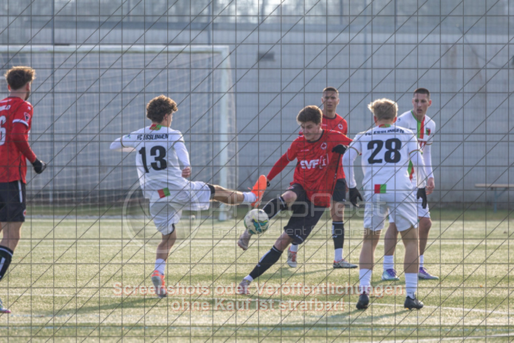 20260117_143053_0103 | #,1.Göppinger SV (rot) vs. FC Esslingen (weiß), Fußball, Freundschaftsspiel, wfv,Saison 2025/2026, Kunstrasenplatz Nord, Hohenstaufenstr. 116, 73033 Göppingen, 17.01.2026 - 14:00 Uhr,Foto: PhotoPeet-Sportfotografie/Peter Harich