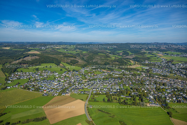 Attendorn230909251 | Luftbild, Ortsansicht Ortsteil Biekhofen, Baustelle mit Neubau Am Stappenweg, Waldgebiet mit Fernsicht, Attendorn, Sauerland, Nordrhein-Westfalen, Deutschland