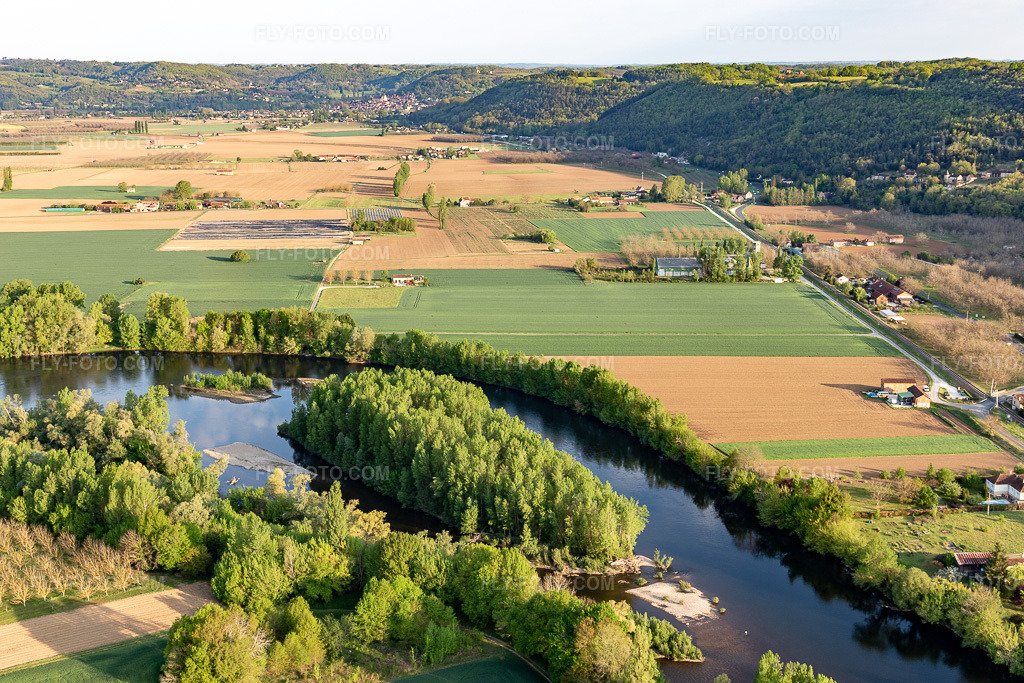 Aerial view: View of the town in Allas-les-Mines in the state Dordogne, France.Photo: IMG_113715.jpg taken on 04/20/2019 by Werner Riehm/FLY-FOTO.comResolution of the original: 5303 x 3535 px