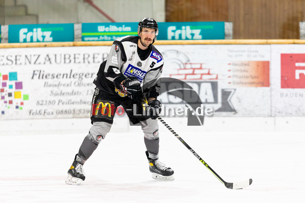 Bayernliga Eishockey, TSV Peißenberg Miners gegen den ESV Buchloe Pirates am 13.11.22 in Peißenberg | Bayernliga Eishockey, TSV Peißenberg Miners gegen den ESV Buchloe Pirates am 13.11.22 in Peißenberg, #5 Lucas RUF