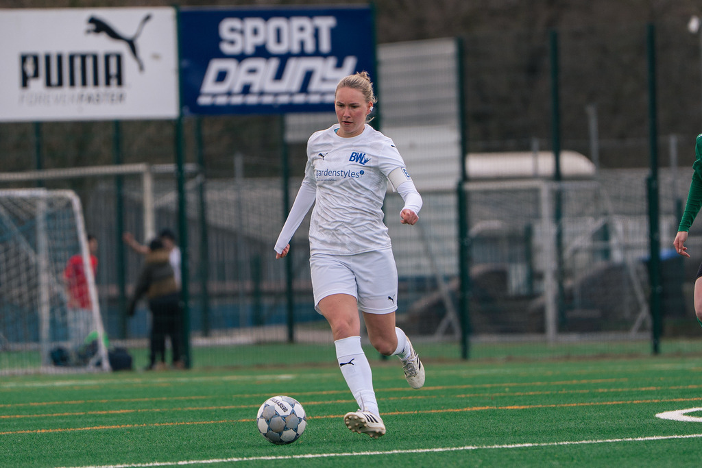 Fußball I Frauen I Saison 2025-2026 I Landesliga Weser-Ems I 13. Spieltag I BW Lohne - SV Olympia Uelsen I 9052 | jns.sportfotos - Realisiert mit Pictrs.com