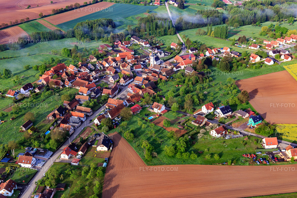 Aerial view: View of the town from the northeast in Keffenach in the state Bas-Rhin, France. – Photo: IMG_113807.jpg taken on 04/29/2019 by Werner Riehm/FLY-FOTO.com – Resolution of the original: 5373 x 3582 px