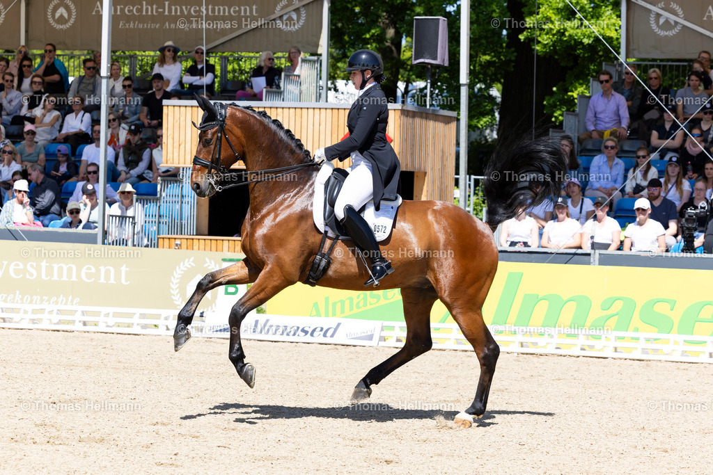 TH_572-OTTMAR Leonie (GER)_ Don Horatio_17729 | Deutsches Spring- und Dressur-Derby 2024 am 11.05.24 in Hamburg, 572OTTMAR Leonie (GER), Don Horatio