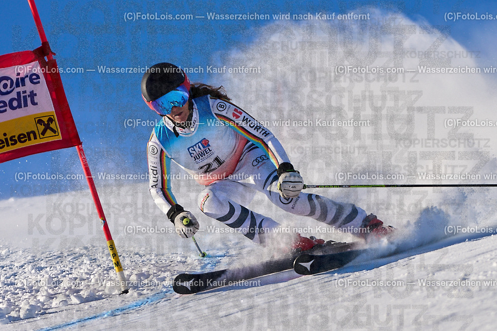 ALP3589_MASTERS-Cup_GS-C Damen_Rigo Denise Rita | (C)FotoLois.com, Alois Spandl. FIS Masters-Cup Wildschönau, Giant Slalom auf der Piste Schatzberg GS, Siegerehrung auf dem Dorfplatz Niederau, Sa 13. Januar 2024.