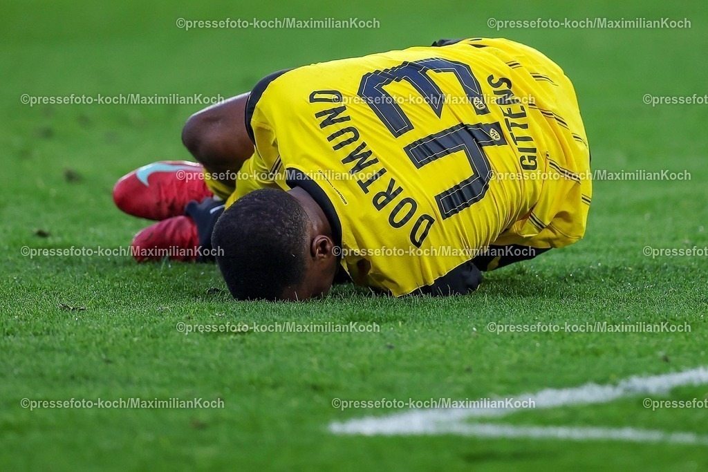 BVB08022502397 | 08.02.2025, Fußball, Borussia Dortmund - VfB Stuttgart, 1. Fußball Bundesliga, 21. Spieltag, Signal Iduna Park, Saison 2024 2025: Jamie Gittens (BVB #43) liegt mit Schmerzen auf dem SpielfeldDFB regulations prohibit any use of photographs as image sequences and or quasi-video.