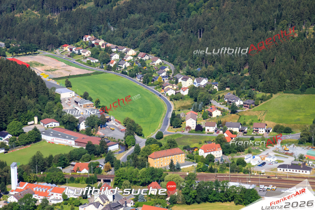 Die Luftaufnahme der Stadt Pressig wurde vom UL-Flugzeug heraus erstellt ( keine Drohne )- hohe Auflösung für beste Qualität