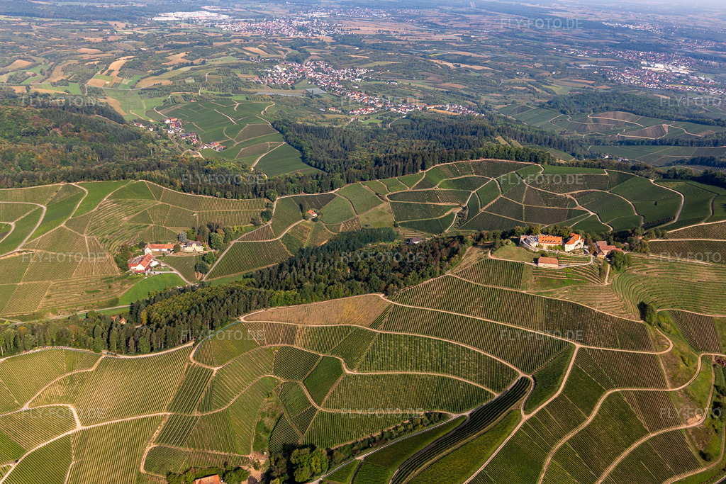 Luftbild: Weinberge am Winzerhof und Burganlage des Schloss Staufenberg im Ortsteil Heimbach in Durbach im Bundesland Baden-Württemberg in Deutschland. Foto: IMG_008954.jpg vom 20.09.2020 durch Werner Riehm/FLY-FOTO.de