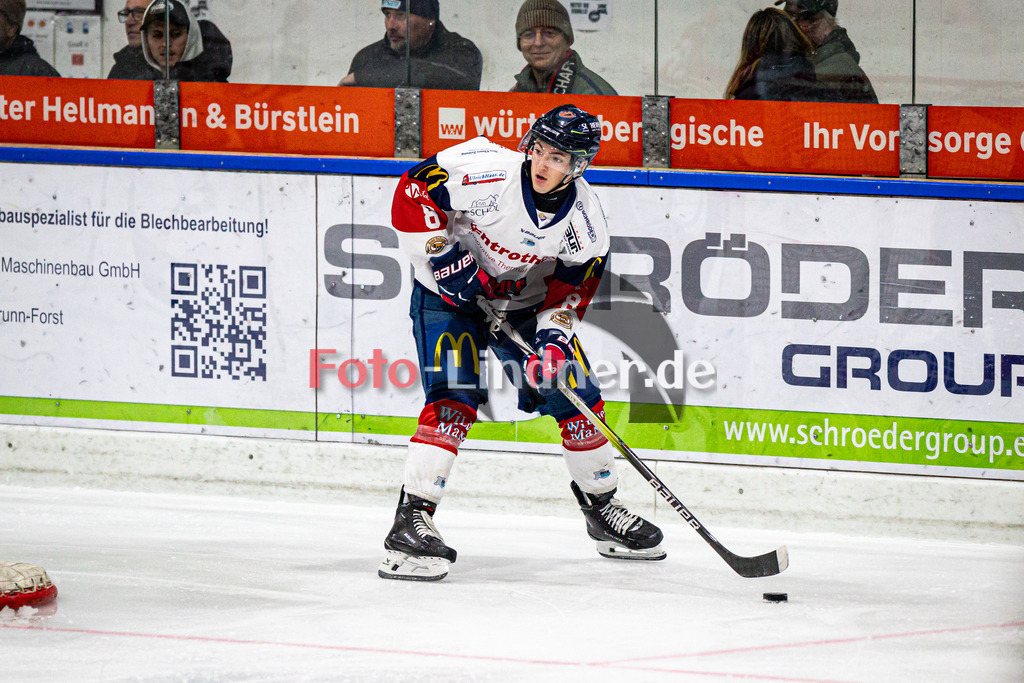 TSV Peißenberg MINERS gegen VfE Ulm/Neu Ulm DEVILS | Eishockey Bayernliga Herren Vorrunde 2024/25, TSV Peißenberg MINERS gegen VfE Ulm/Neu Ulm DEVILS, 20250105,Alexander RUDKOVSKI (DEVILS 8) in Aktion, Freisteller,2025-01-05 in Peißenberg (Eisstadion Peißenberg)Alexander RUDKOVSKI (DEVILS 8)Copyright: WolfgangxLindner foto-lindner.de