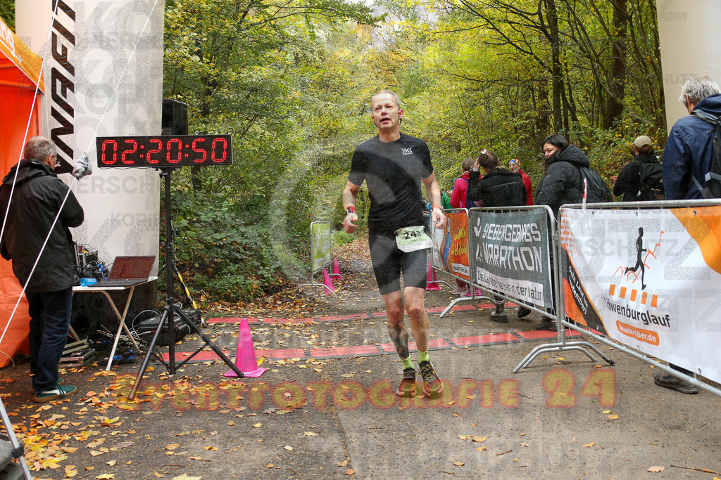 251026_1222_EX1_0207 | Sportfotografie im Rhein-Sieg Kreis, Köln, Bonn, NRW, Rheinland Pfalz, Hessen, etc. Unser Tätigkeitsfeld umfasst den Laufsport vom Volkslauf über den Marathon, Duathlon, Triathon bis zum Ultralauf wie Kölnpfad Ultra oder Schindertrail.