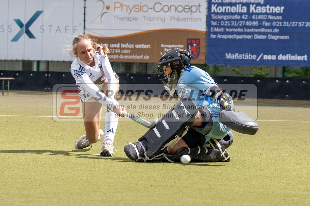 SFE_20240421_0009-2 | Düsseldorf, Deutschland, 21.04.2024: Lisa Nolte (Düsseldorfer HC), Selina Müller (Münchener SC) in Aktion waehrend des Spiels der Feldhockey 1. Bundesliga Damen zwischen Düsseldorfer HC - Münchener SC im Düsseldorfer Hockeyclub 1905 e.V. am 21.04.2024 in Düsseldorf, Deutschland. (Foto von Stephan Fehrmann)

Düsseldorf, Germany, 21.04.2024: Lisa Nolte (Düsseldorfer HC), Selina Müller (Münchener SC) in action during the game of Feldhockey 1. Bundesliga Damen between Düsseldorfer HC - Münchener SC in Düsseldorfer Hockeyclub 1905 e.V. at 21.04.2024 in Düsseldorf, Deutschland. (Foto from Stephan Fehrmann)