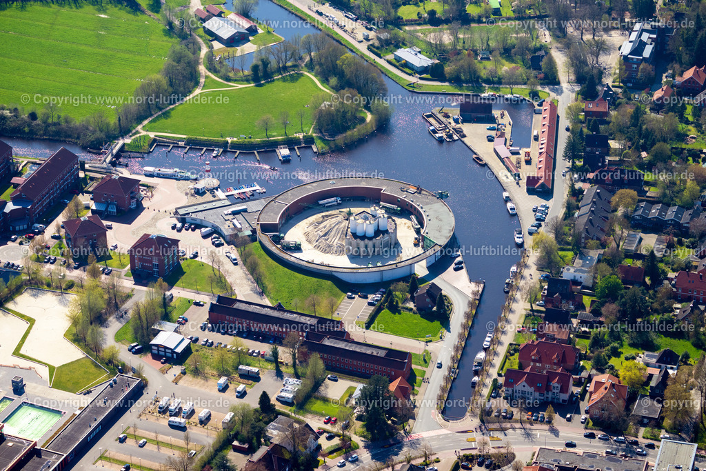 Aurich_Vetra_Beton_Niederlassung_Der_Fertigbeton_Von_Saldern_Gmbh_Co_Kg_ELS_8546170423 | AURICH 17.04.2023 Beton- und Baustoffmischwerk der VETRA Beton Hasseburger Straße in Aurich im Bundesland Niedersachsen. // Mixed concrete and building materials factory of VETRA Beton Hasseburger Strasse in Aurich in the state Lower Saxony. Foto: Martin Elsen