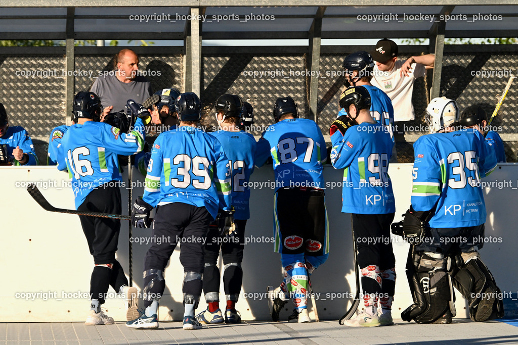 VAS Ballhockey Villach vs. ASKÖ Villach Ballhockey | #16 Hocevar Marsel SV ASKÖ Ballhockey, #39 Scharf Nikolas SV ASKÖ Ballhockey, #87 Heu Marco SV ASKÖ Ballhockey, #98 Maxa Alexander SV ASKÖ Ballhockey, #35 Lepuschitz Leo SV ASKÖ Ballhockey, Spielerbank SV ASKÖ Ballhockey, Headcoach SV ASKÖ Ballhockey Peter Ahammer, VAS Ballhockey Villach vs. ASKÖ Villach Ballhockey , VAS Ballhockey Villach vs. ASKÖ Villach Ballhockey  am 13.05.2026 in Villach (Alpen Arena ), Austria, (Photo by Bernd Stefan)