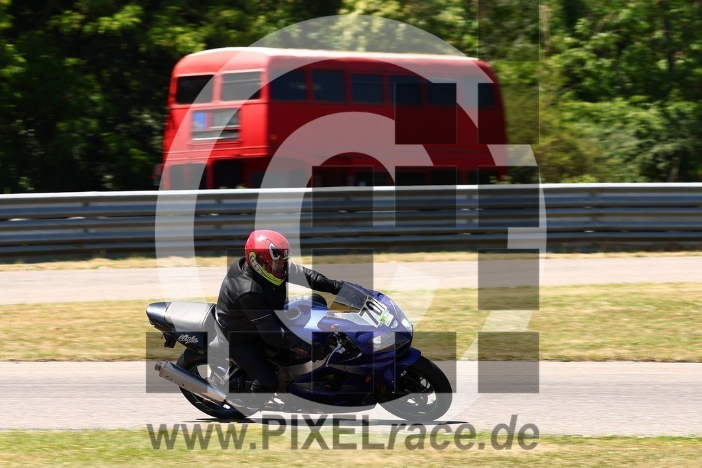 0701-20250530_01824 | Schöne Erinnerungen an spannende Momente - das festzuhalten ist unser Job. PIXELrace.de ist seit 2003 auf den Rennstrecken Europas unterwegs um die Action draußen beim Fahren und die wunderbare Stimmung imm Fahrerlager für euch einzufangen.