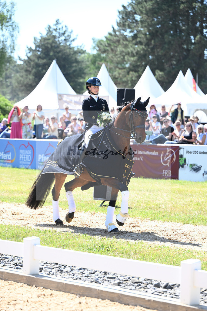 Goldenes Reitabzeichen_Marie Sohler_11253434 | hf-fotografie - Realisiert mit Pictrs.com