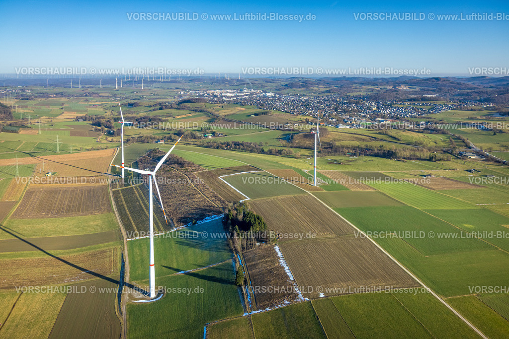 Brilon260104529 | Luftbild, Wiesen und Felder Windkraftanlage Auf'm Mühlstein und Windräder im Hintergrund, Blick nach Brilon, blauer Himmel, Altenbüren, Brilon, Sauerland, Nordrhein-Westfalen, Deutschland