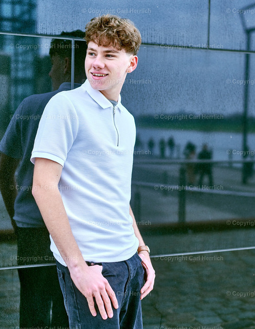 16.11.24 Vincent Rheinauhafen_carlherrlichfoto (73) | High End Portraits. Einzelportrait Paarportrait Gruppenportrait Künstlerportrait Bandportzait Bühnenfotografie Fashion Lifestyle Urbanlife  - Realisiert mit Pictrs.com