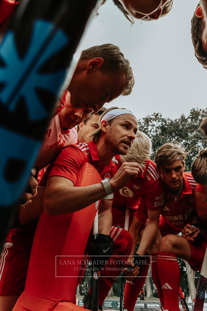 Herren_Bundesliga_02_F_RWK-UHC_21.09.25_Köln (105 von 471) | lanaschraderfotografie - Realisiert mit Pictrs.com