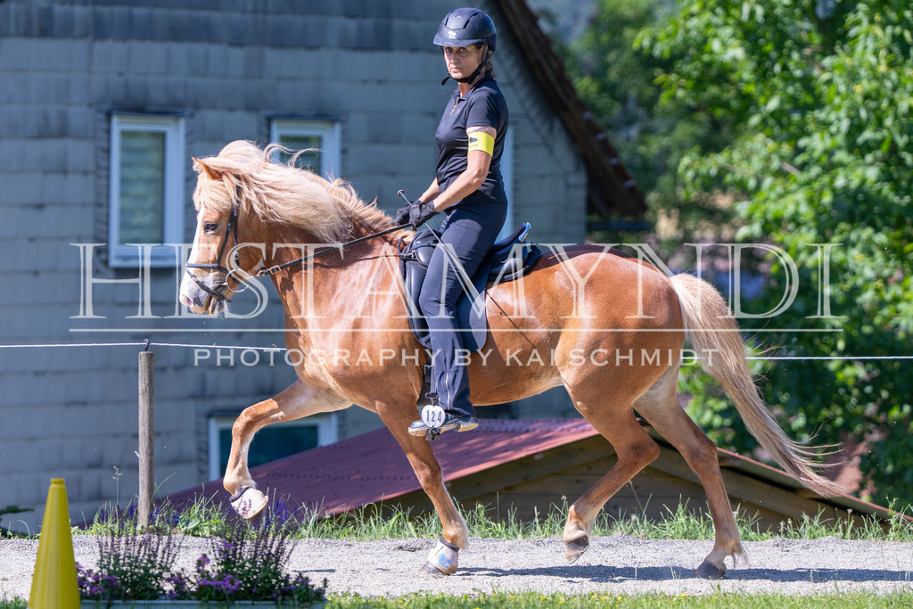 KAI00643 | Ihr sucht einen Fotografen für eure nächste OSI? Ich begleite auch euer Turnier für Islandpferde fotografisch.  - Realisiert mit Pictrs.com