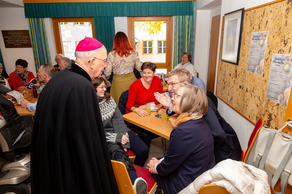 Festmesse-115 | Fotodoku der Festmesse anläßlich der Seligsprechung von Maria Theresia LEDOCHOWSKA 1975, zelebriert von Altbischof DDr. Klaus Küng und Pfarrer Mag. Zenon PAJAK in der Pfarrkirche Loosdorf. 