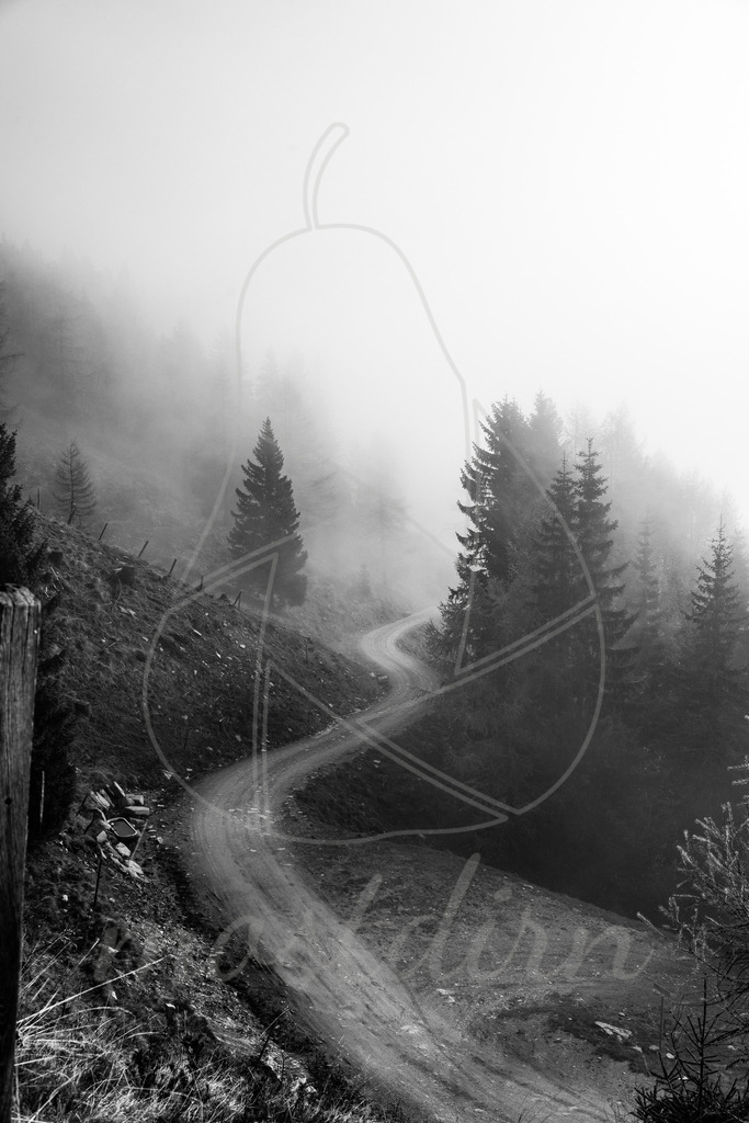 Irgendwo nähe Bergfriedhütte | Motiv aufgenommen unter der Bergfriedhütte in Trebesing - Realisiert mit Pictrs.com