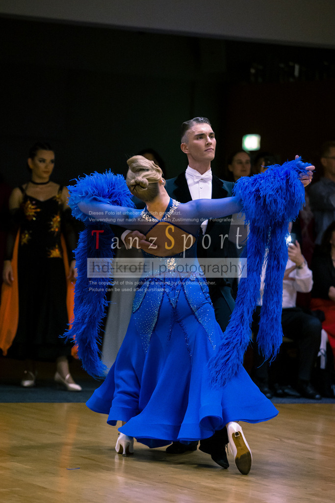 20250906_LM_By_HGR-S-Std_7363 | Tanzsportbilder, Standardtanz, Lateintanz, WDSF, DTV, LTVB, dancecomp, goc, hessen tanzt, blaues band der spree, walzer, tango, wiener walzer, slowfox, quickstepp, samba, rumba, cha-cha-cha, paso doble. jive, hd-kroft photography, turniertanzsport