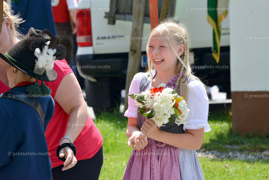 VORABIMPRESSION-news-2022-Juli24-Bezirksschuetzenfest-Elbigenalp-D8-WTV_3670 | Info aus dem Bezirk Reutte/Ausserfern Tirol sowie eine umfangreiche Bilddatenbank über die gesamte Region: Lechtal, Talkessel Reutte, Tannheimertal, Zwischentoren. Lech, Plansee, Zugspitze, Grenztunnel, B179, Fernpassstraße, Verkehr, Lawinen, Tradition, - Realisiert mit Pictrs.com