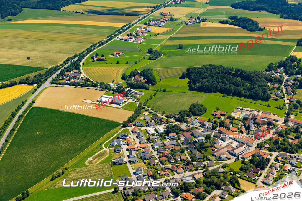 Aktuelles Luftbild von Binabiburg Bodenkirchen - Die Luftaufnahme wurde 2022 mittels UL-Flugzeug erstellt ( keine Drohne ) - hochauflösende Kamera-Systeme von  Canon -Beste Qualität - Für grossformatige Ausdrucke geeignet. Die Geschenkidee !