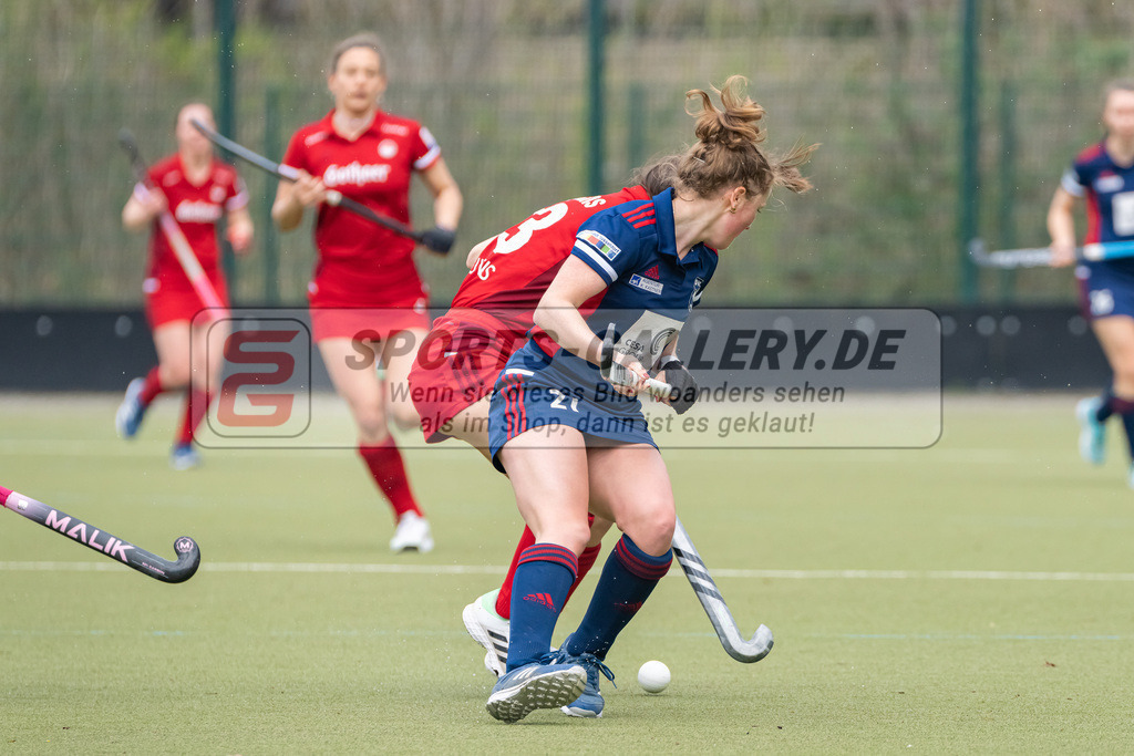 HK_20230416_106981 | 1. Bundesliga Damen Düsseldorfer HC - Rot-Weiss Köln am 16.4.2023 DHC Düsseldorf, Düsseldorf , Maike Schaunig ( Düsseldorfer HC #21 ) , Emma Boermanns ( Rot-Weiss Köln #33 )