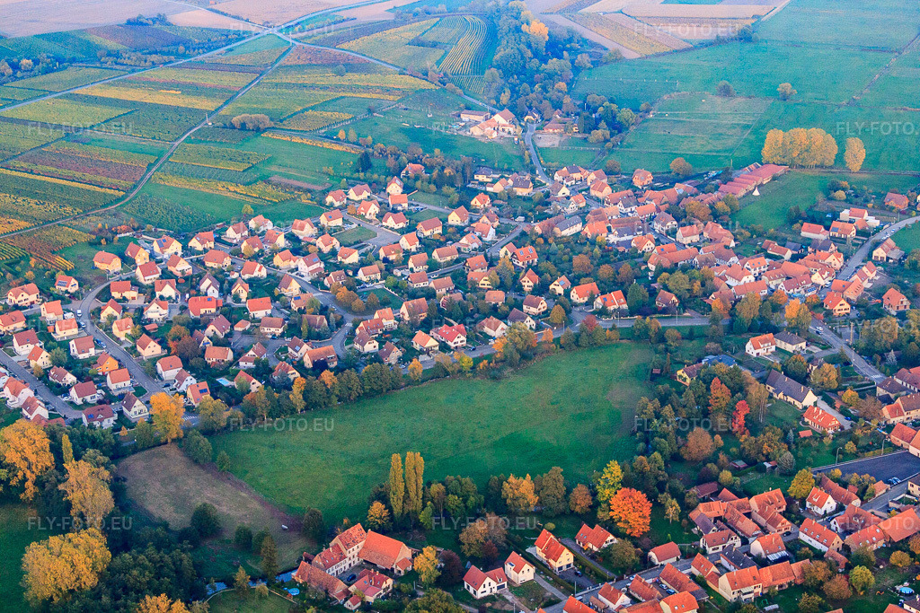 Vue aérienne: Vue de la ville depuis le sud à le quartier Altenstadt in Wissembourg dans le département Bas Rhin, France – .Photo: IMG_54269.jpg prise le 21/10/2012 par Werner Riehm/FLY-FOTO.eu – Résolution de l'original: 4752 x 3168 px