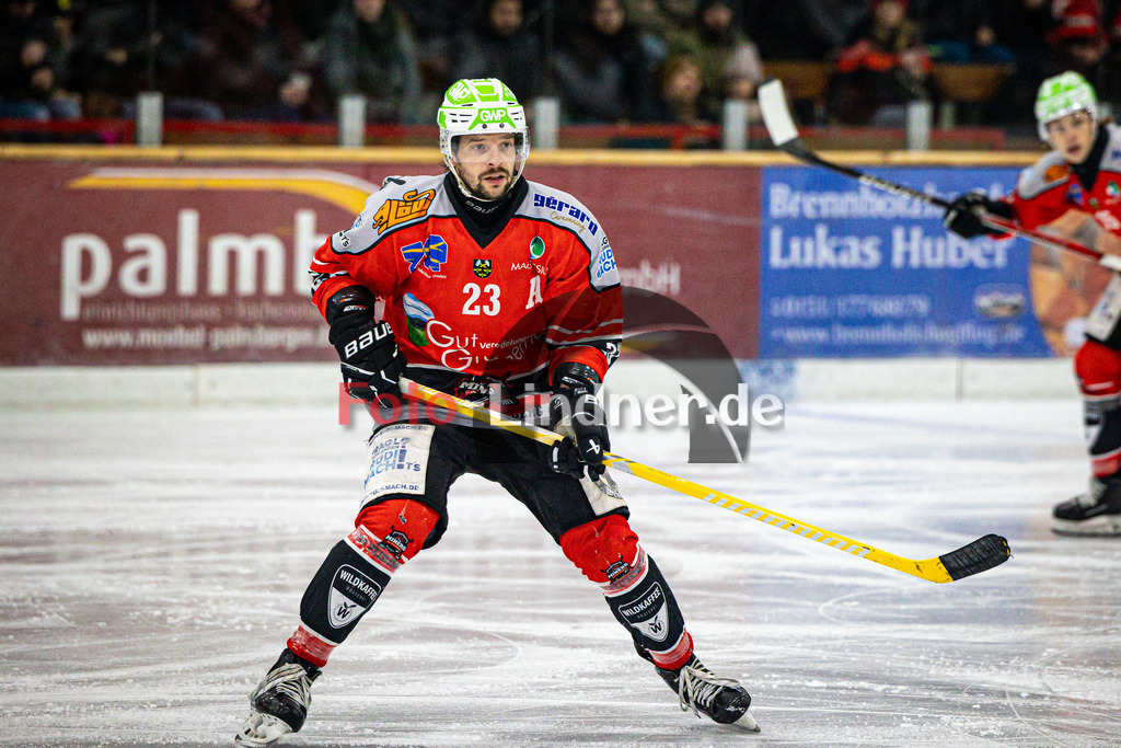 TSV Peißenberg MINERS gegen EV Dingolfing ISAR RATS | Eishockey Bayernliga Herren Vorrunde 2024/25, TSV Peißenberg MINERS gegen EV Dingolfing ISAR RATS, 20241215,Dejan VOGL (MINERS 23) in Aktion, Freisteller,2024-12-15 in Peißenberg (Eisstadion Peißenberg)Dejan VOGL (MINERS 23)Copyright: WolfgangxLindner foto-lindner.de