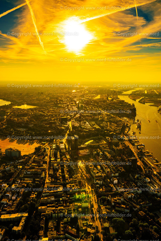 Hamburg Mitte_Sonnenaufgang_ELS_9277070923 | HAMBURG 07.09.2023 Sonnenaufgang über dem Innenstadt- Stadtzentrum im Ortsteil Neustadt in Hamburg, Deutschland. // Sunrise over inner city center in the district Neustadt in Hamburg, Germany. Foto: Martin Elsen
